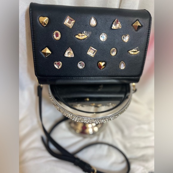 🖤🖤NWT-BETSEY JOHNSON GORGEOUS @Sybil” Crossbody With Studs And Gems🖤🖤 - Picture 4 of 12